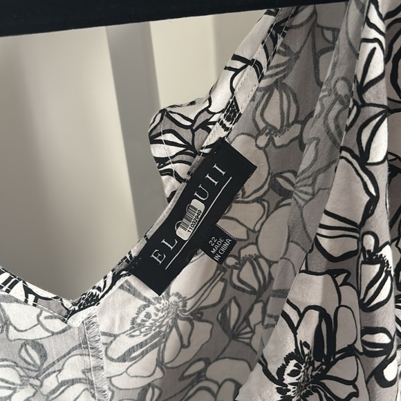 ELOQUII Plus Size Floral Gray and White Flutter Ruffle Sleeve Wrap Dress Sz 22 - Picture 8 of 8